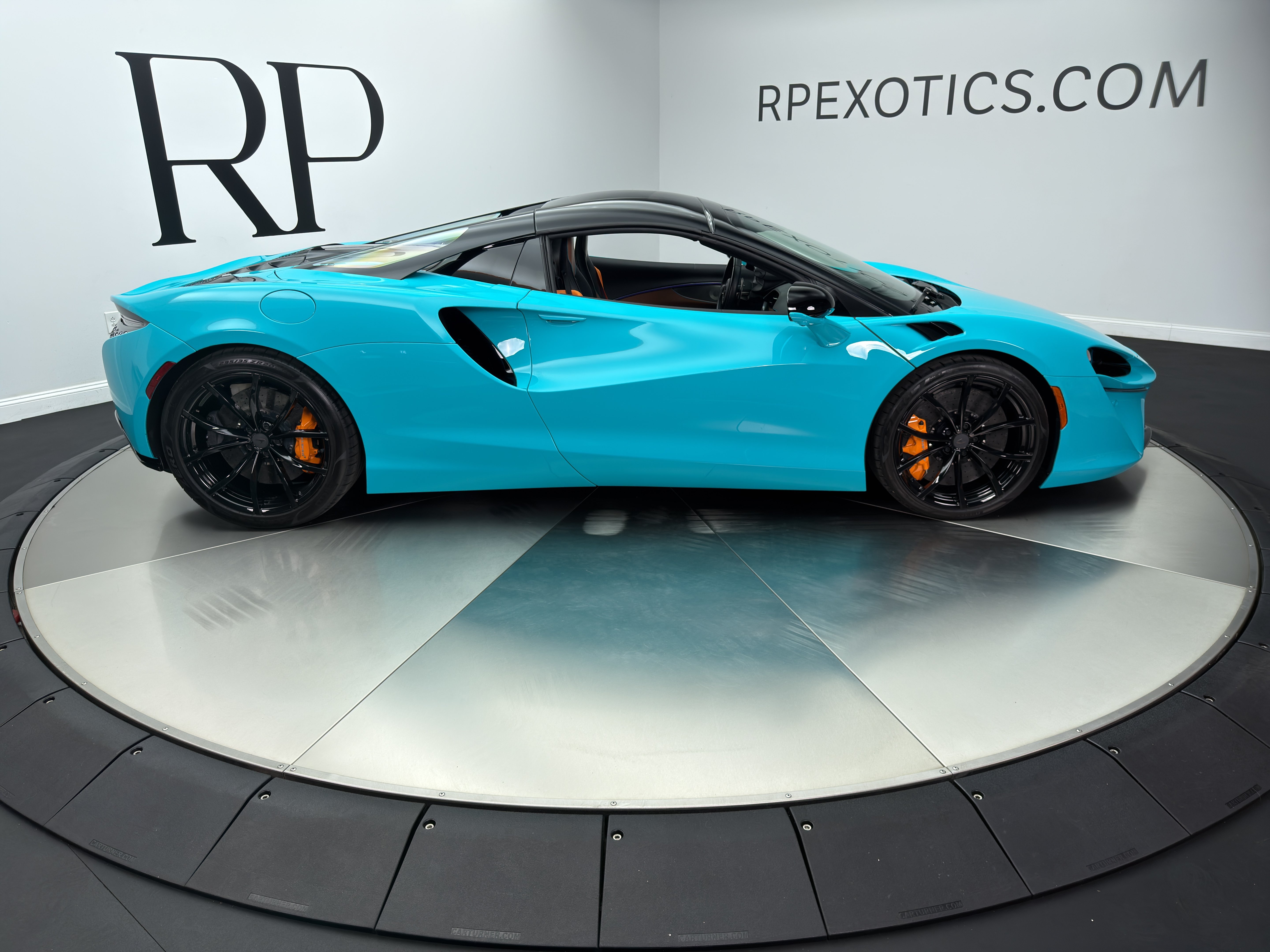 Used 2025 McLaren Artura Spider RWD image 15