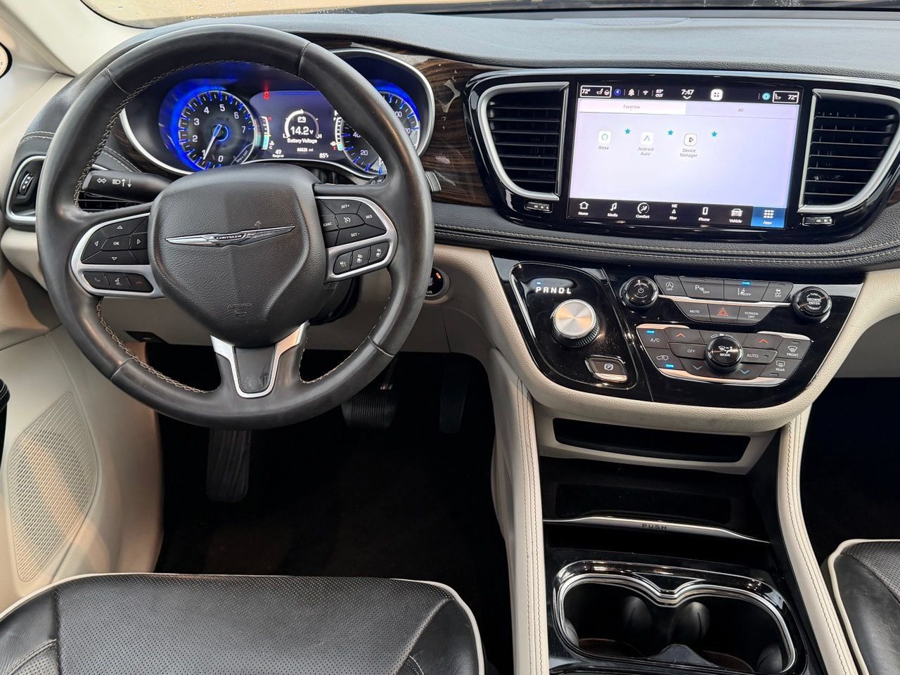 Used 2023 Chrysler Pacifica Limited FWD image 12