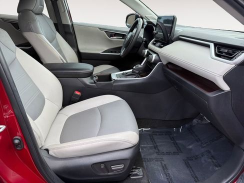 Used 2024 Toyota RAV4 Limited image 15