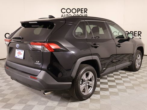 Used 2022 Toyota RAV4 LE image 19