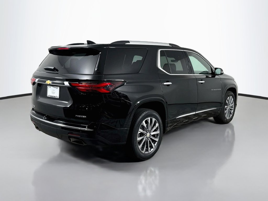Used 2022 Chevrolet Traverse Premier w/ LPO, Cargo Package FWD image 5