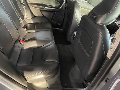 Used 2018 Volvo S60 T5 Inscription image 24