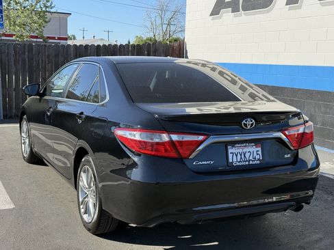 Used 2015 Toyota Camry SE image 3