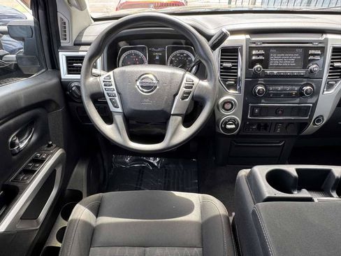Used 2017 Nissan Titan SV AWD/4WD image 18
