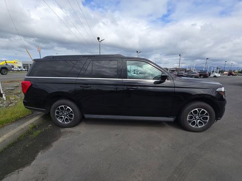 Used 2024 Ford Expedition Max XLT image 4