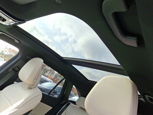 Used 2026 Mercedes-Benz GLC 300 4MATIC image 9