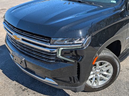 Used 2024 Chevrolet Suburban LT w/ Luxury Package RWD image 13