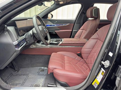 Used 2023 BMW i7 xDrive60 AWD/4WD image 17