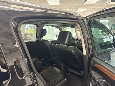 Used 2010 Nissan Armada Platinum w/ Captain Seat Pkg AWD/4WD image 29