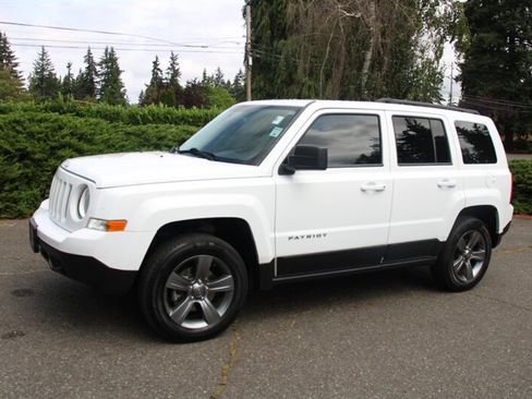 Used 2015 Jeep Patriot High Altitude AWD/4WD image 1