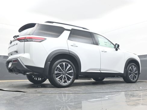 New 2026 Nissan Pathfinder Platinum AWD/4WD image 30