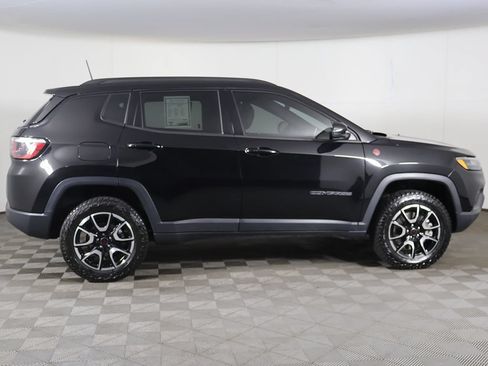 Used 2024 Jeep Compass Trailhawk AWD/4WD image 16