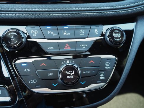 New 2025 Chrysler Pacifica Select w/ Uconnect Theater Family Group image 26