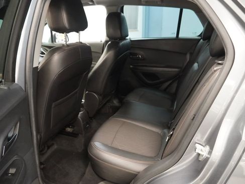 Used 2019 Chevrolet Trax LT w/ LT Convenience Package image 17