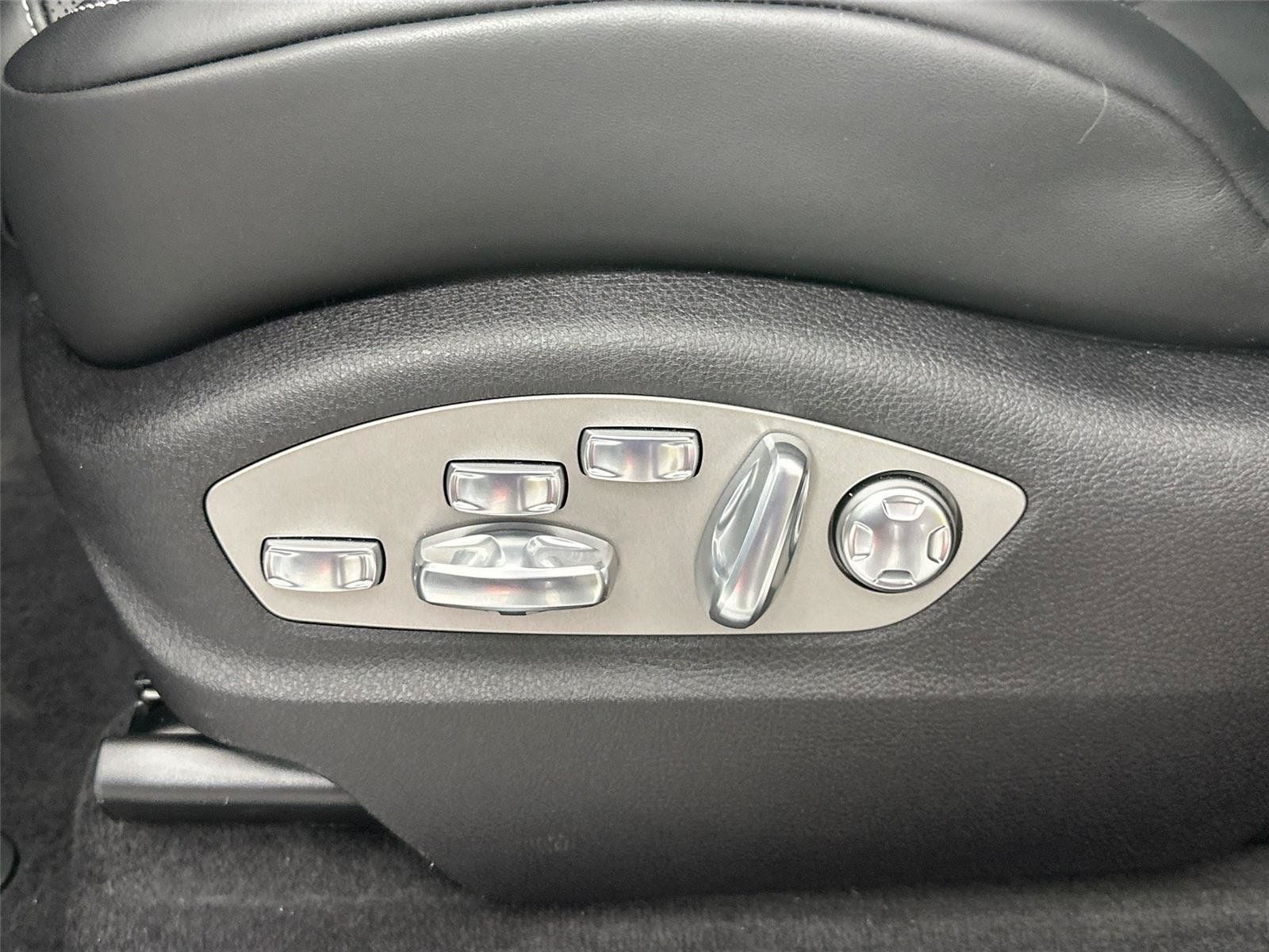 Certified 2026 Porsche Macan S AWD/4WD image 32
