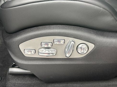 Certified 2026 Porsche Macan S AWD/4WD image 32