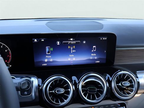 New 2026 Mercedes-Benz GLB 250 4MATIC image 23