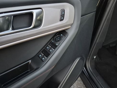 New 2025 Ford Explorer Active w/ Active Comfort Package image 9