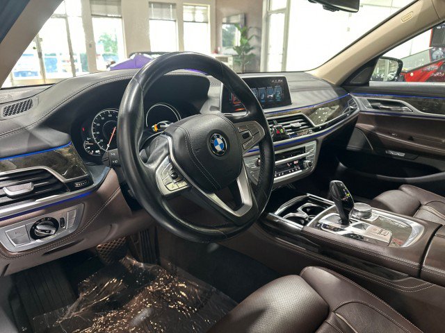 Used 2016 BMW 740i w/ Executive Package 2 RWD image 3