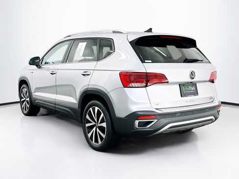 Used 2022 Volkswagen Taos SE w/ Panoramic Sunroof Package AWD/4WD image 5