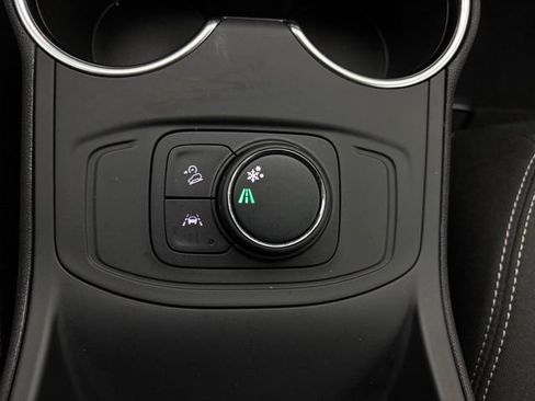 Used 2024 GMC Terrain SLE FWD image 25