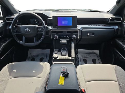Used 2025 Toyota Tacoma SR5 AWD/4WD image 13