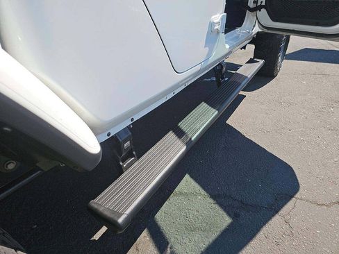 Used 2024 Jeep Gladiator Mojave AWD/4WD image 27
