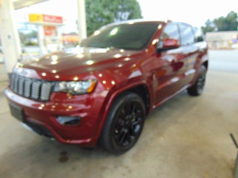 Used 2021 Jeep Grand Cherokee Laredo X RWD image 19