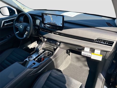 New 2026 Mitsubishi Outlander SE image 30
