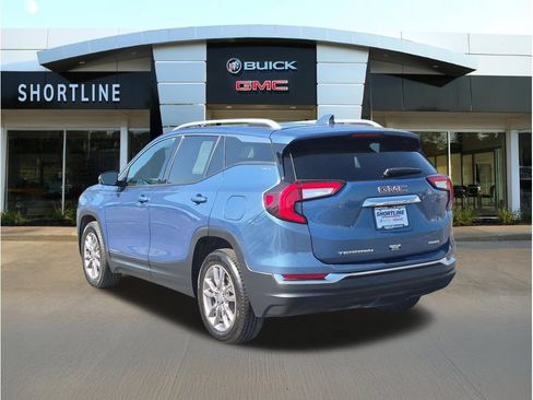 Used 2024 GMC Terrain SLT AWD/4WD image 5