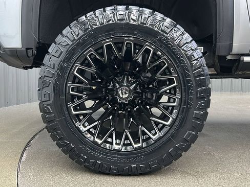 Used 2025 GMC Sierra 3500 Denali Ultimate image 9