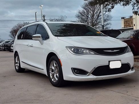 Certified 2019 Chrysler Pacifica Limited image 1