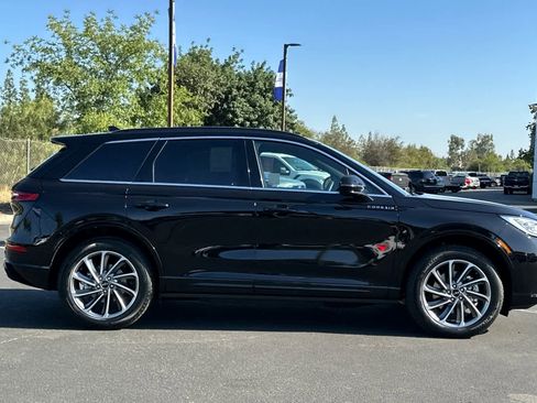 New 2025 Lincoln Corsair Grand Touring w/ Equipment Group 301A image 8