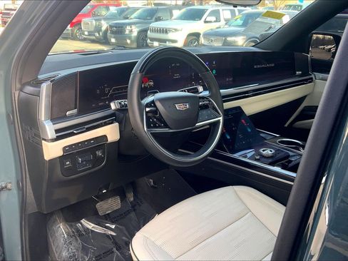 Used 2025 Cadillac Escalade Sport image 15