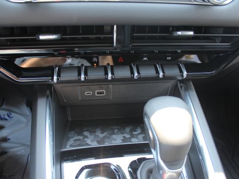 New 2025 GMC Canyon Elevation w/ Convenience Package image 34