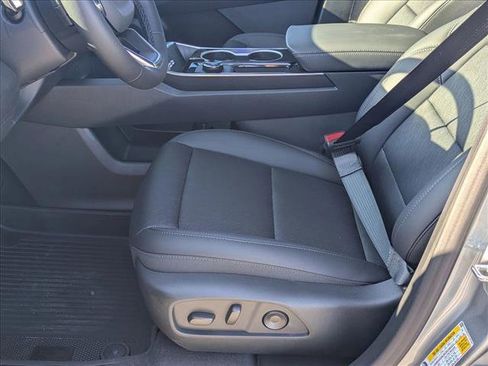 New 2026 Chevrolet Equinox LT w/ Convenience Package II FWD image 4