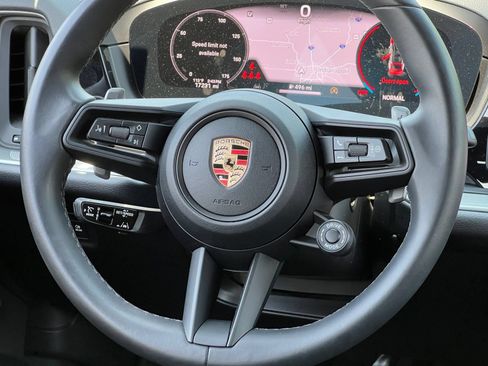 Certified 2024 Porsche Cayenne Coupe AWD/4WD image 24