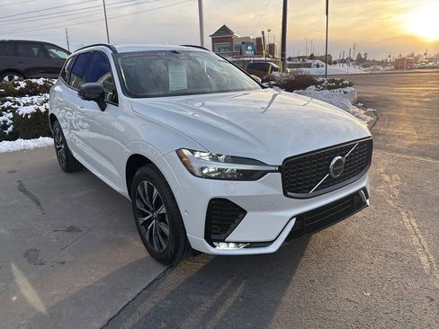 Used 2025 Volvo XC60 B5 Plus image 3