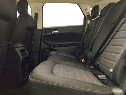 Used 2019 Ford Edge SE FWD image 18