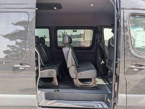 Used 2024 Mercedes-Benz Sprinter 2500 image 14