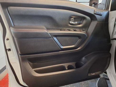 Used 2021 Nissan Titan PRO-4X w/ Pro-4x Convenience Package image 17