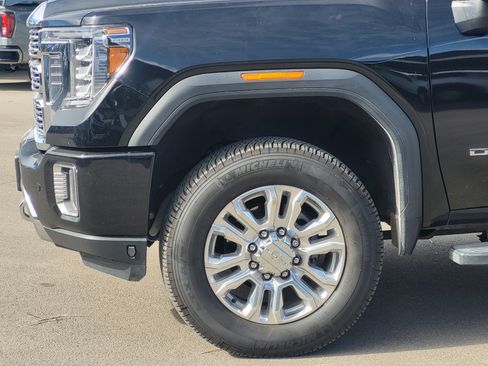 Used 2020 GMC Sierra 2500 Denali w/ Technology Package image 9