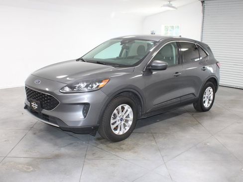 Used 2021 Ford Escape SE image 3