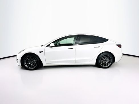 Used 2021 Tesla Model 3 Standard Range Plus image 4