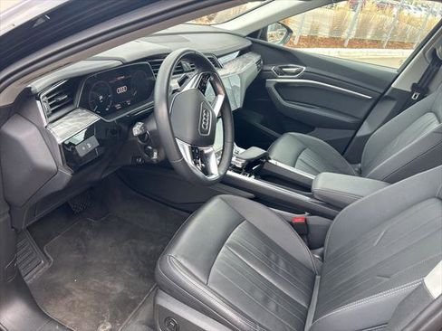 Certified 2024 Audi Q8 e-tron Premium image 24