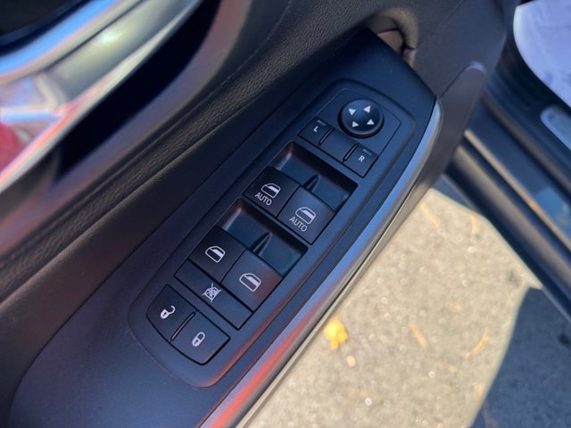 Used 2020 Jeep Cherokee Limited w/ Technology Group AWD/4WD image 16