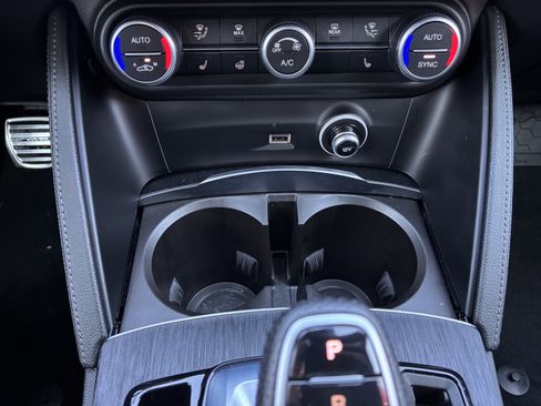 Used 2024 Alfa Romeo Stelvio Sprint image 18