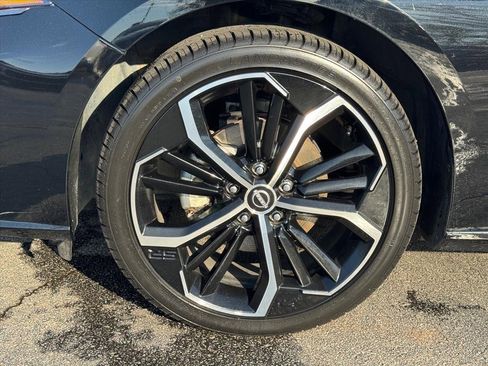 Certified 2025 Nissan Altima 2.5 SR image 9