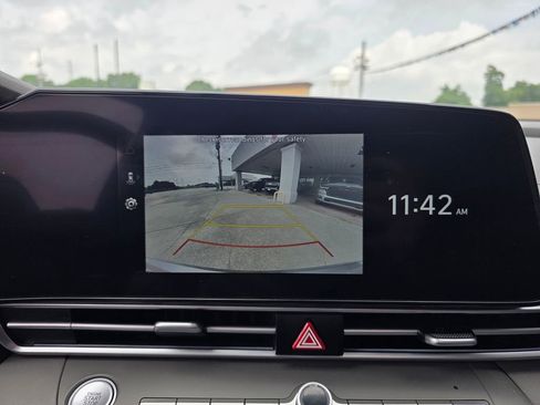 Used 2025 Hyundai Elantra SEL FWD image 17