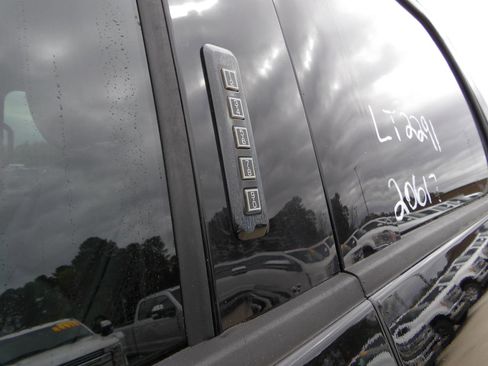 Used 2017 Ford F250 Lariat w/ Lariat Value Package image 9